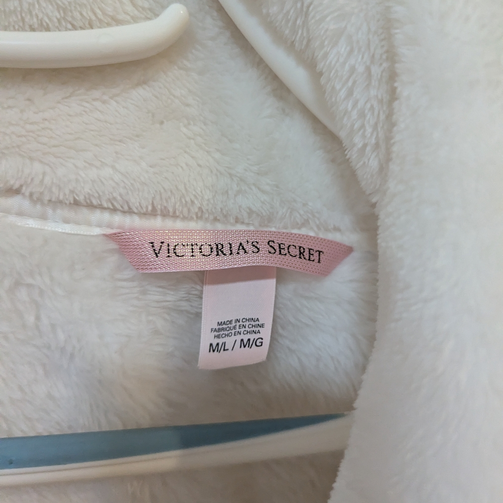 Victoria's Secret Soft White Robe - Picture 2 of 3